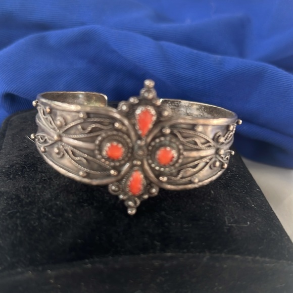 Sterling silver Berber bracelet with coral - Picture 1 of 4